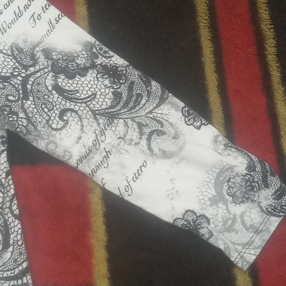 COPY - Alia eiffel tower patterned shirt - Picture 6 of 9